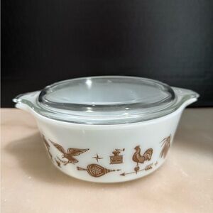 Vintage 1.5 QT PYREX BROWN EARLY AMERICAN Design Glass Lidded Casserole 472